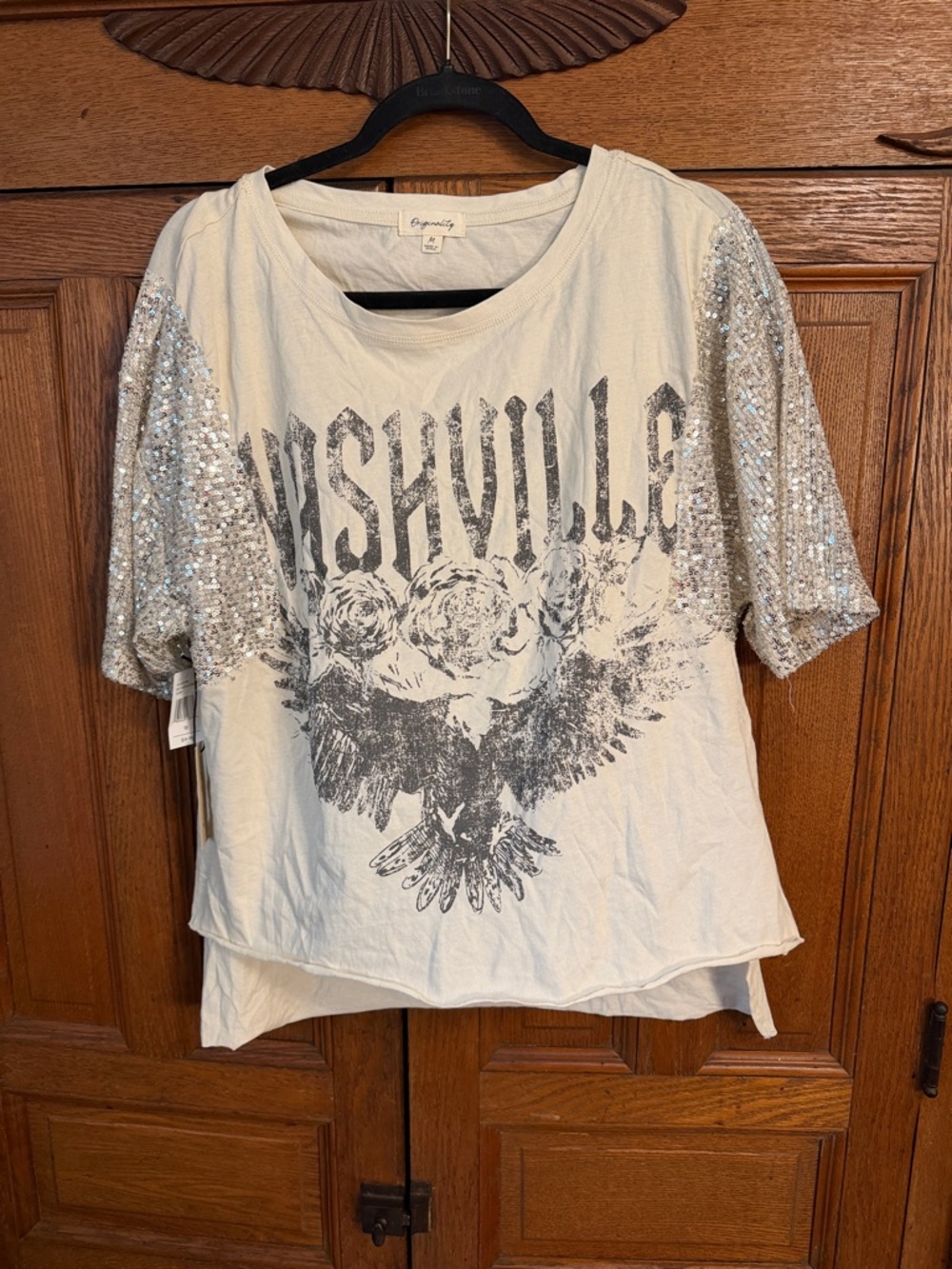 Gypsy Junkies Cream 'Nashville' Sequin Sleeve Short Sleeve Tee